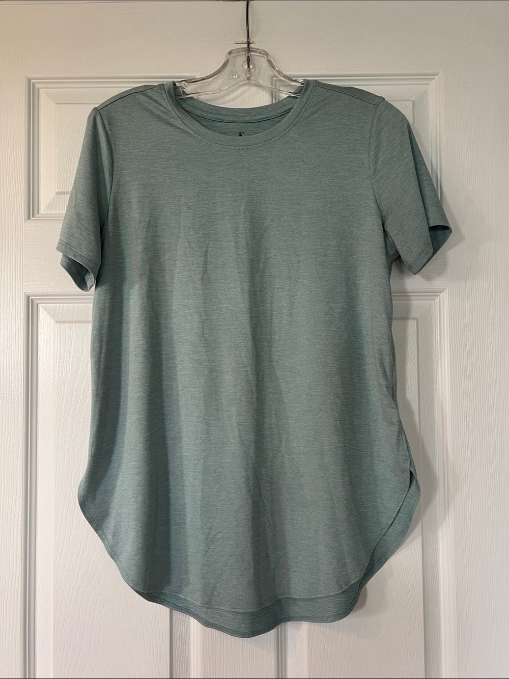 🌷6/$20🌷Skechers Lightweight Scoop-Neck Tee